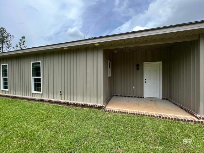 Building Photo - 33228 Stables Dr