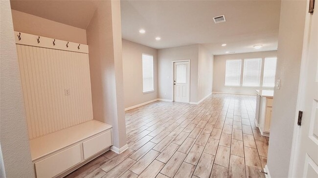 Building Photo - 124 Peruvian Ln