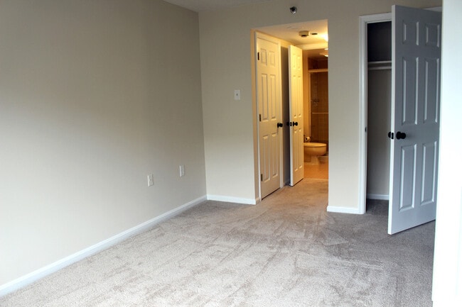 Building Photo - 1301 N Courthouse Rd