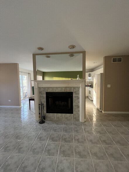 Building Photo - 16046 Fairfield Dr