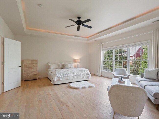 Building Photo - 904 Locust St