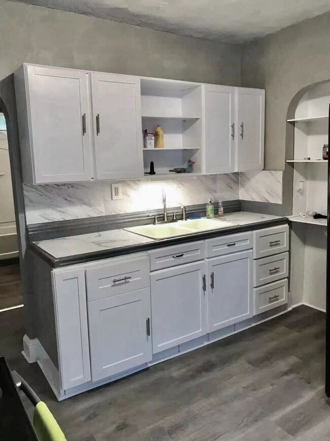 Building Photo - 12-14 Ledyard St