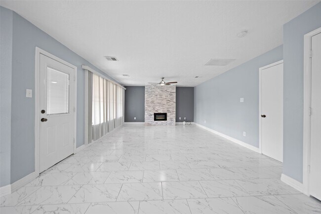 Building Photo - 16307 Split Willow Dr
