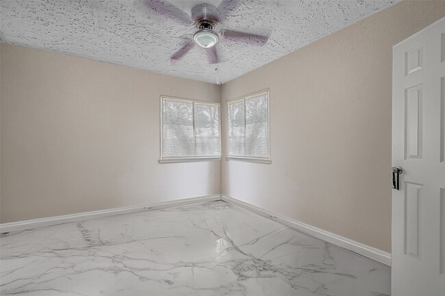 Building Photo - 9215 Golden Meadow Dr