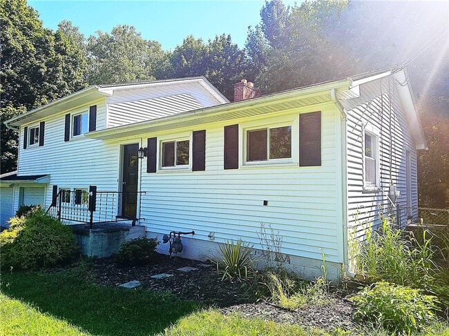 Building Photo - 354 Marsh Rd