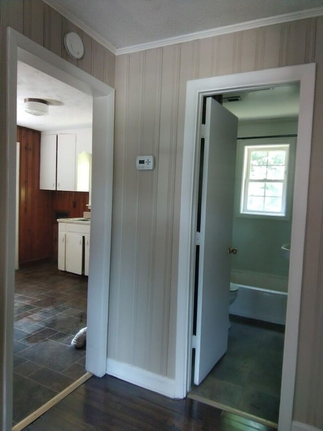 Building Photo - 304 Old Shaw Rd