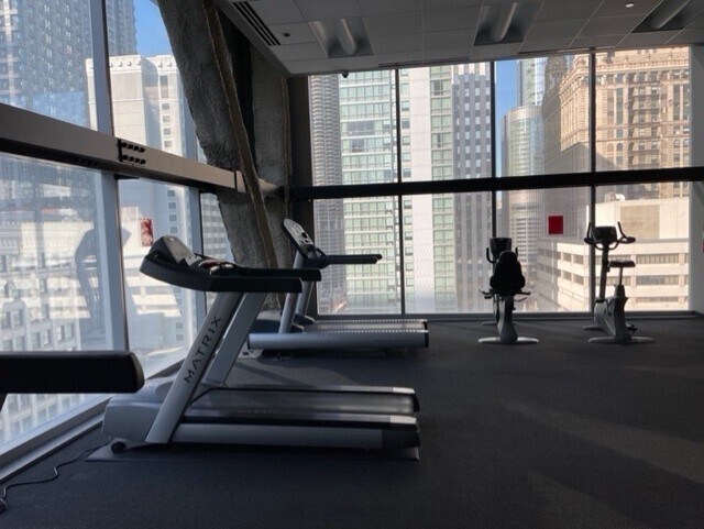 Building Photo - 8 E Randolph St