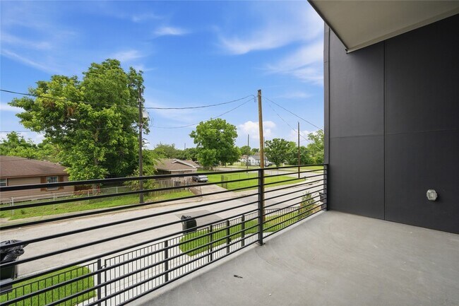 Building Photo - 5509 Hershe St