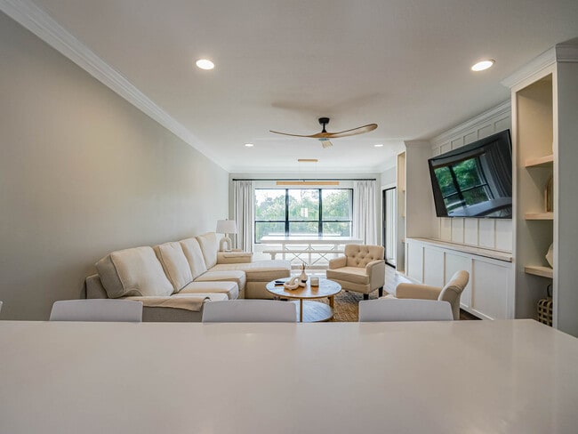 Building Photo - 6175 S Mirror Lake Dr
