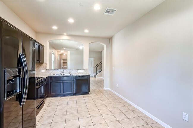 Building Photo - 2880 Donnell Dr