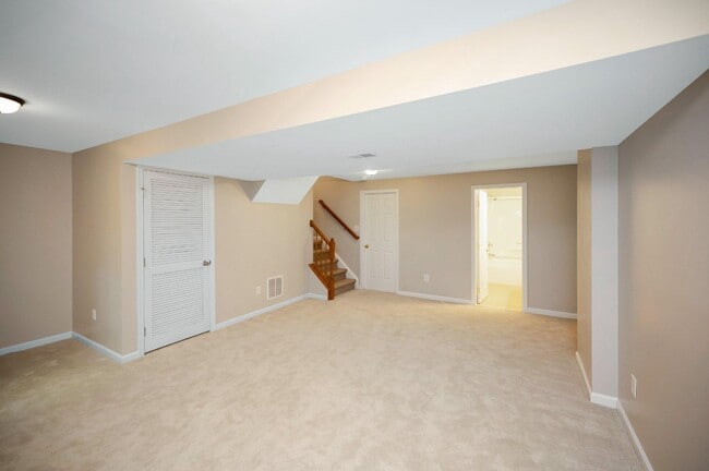 Building Photo - 9705 Becker Ct