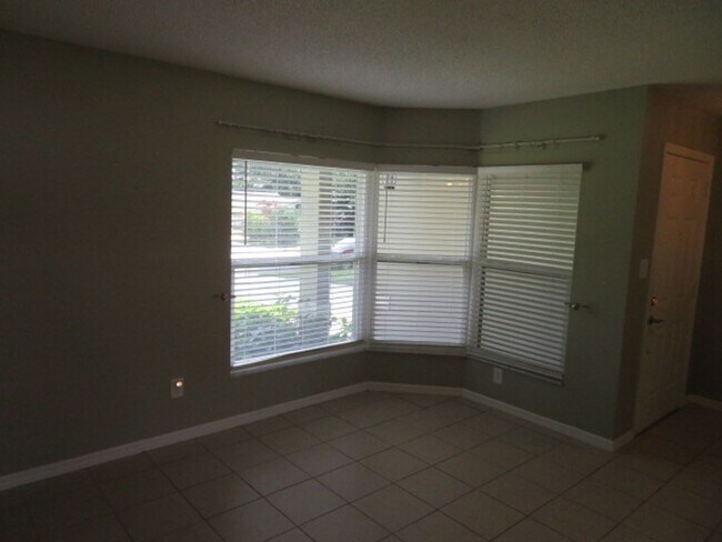 Building Photo - 839 Rosemere Cir