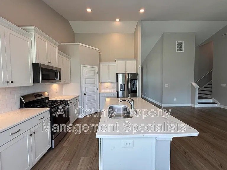 Building Photo - 333 Underhill Dr