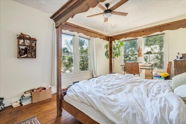 Building Photo - 1103 W 22nd St