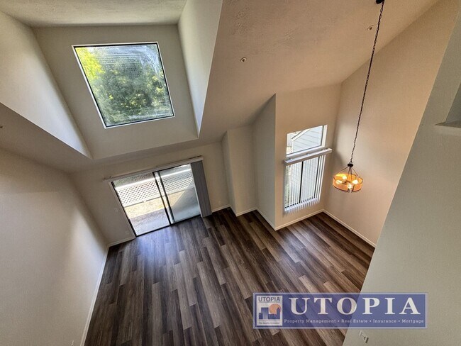 Building Photo - Newly Remodeled 2 Bed 1 Bath Unit Right Near Cabrillo College