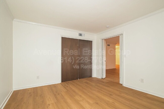 Building Photo - 590 Sarah Ln