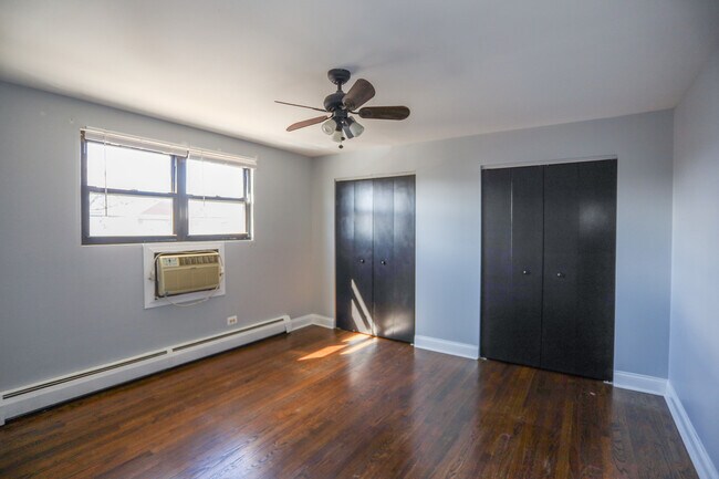 Building Photo - 9016 Lamon Ave