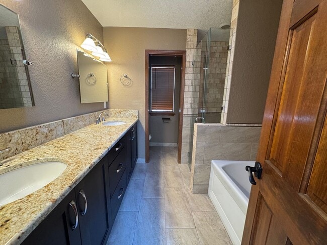 Building Photo - Glenwood Hills Luxury Home