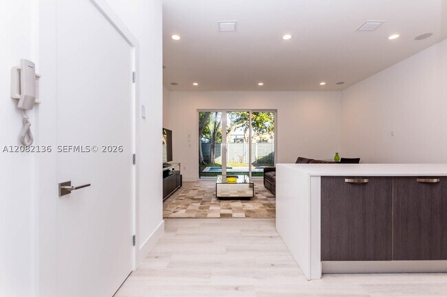 Building Photo - 2875 SW 33rd Ct