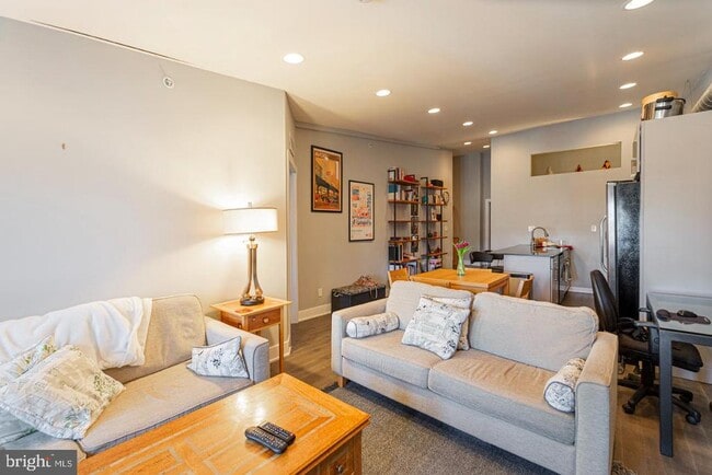 Building Photo - 135 N 3rd St