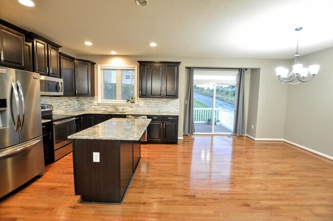 Building Photo - 3702 Sun Pl