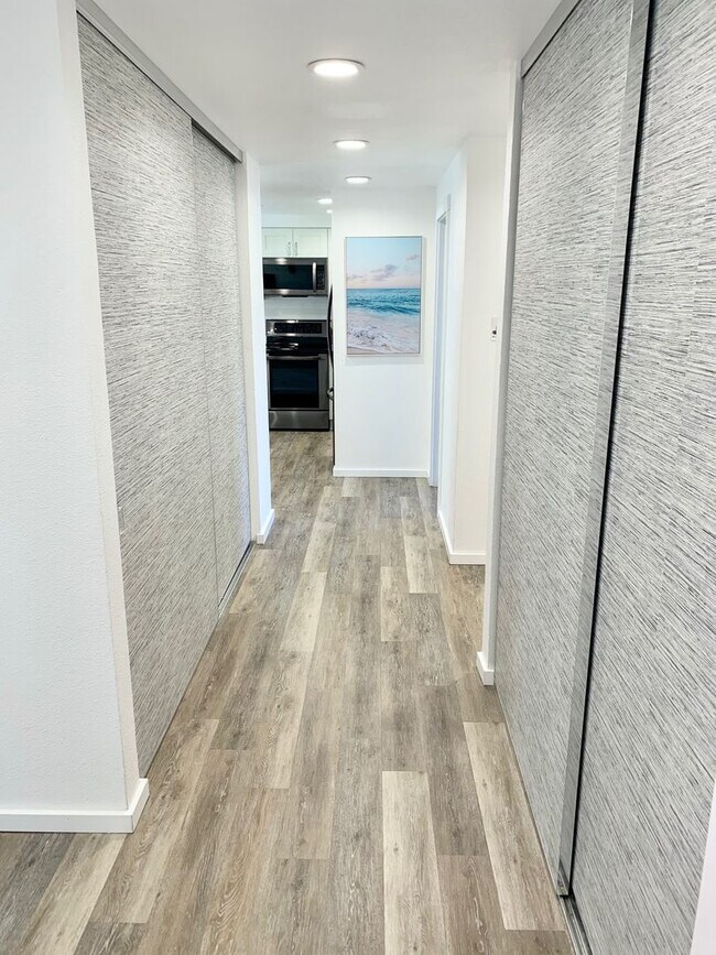 Building Photo - Fully Furnished Luxury Unit