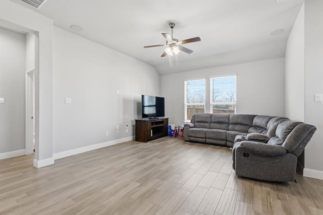 Building Photo - 2001 Oleander St