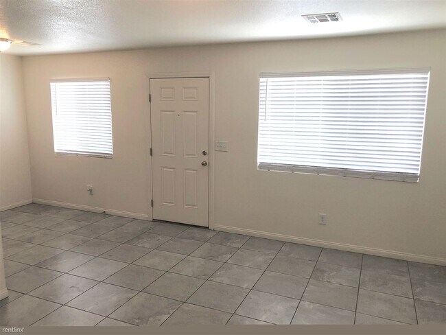 Building Photo - 2 br, 1 bath Apartment - 2419 Daley St Apt D