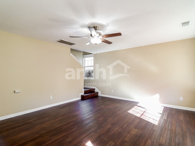 Building Photo - 194 Stoney Xing