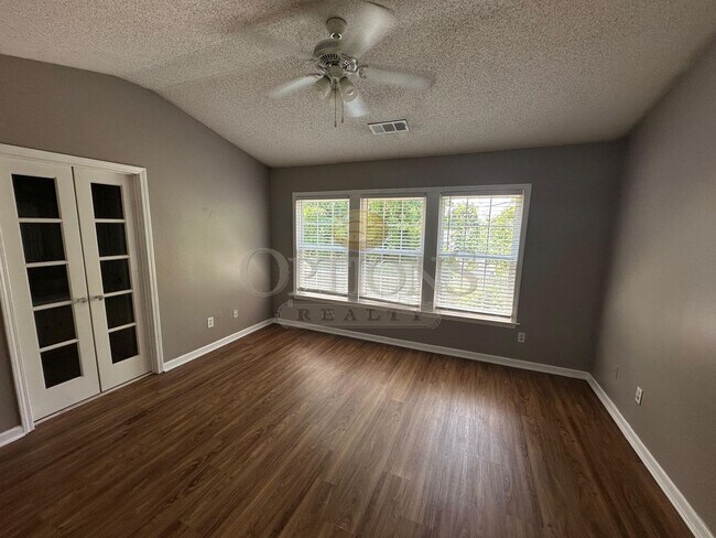 Building Photo - 3 Bedroom Marietta Townhome