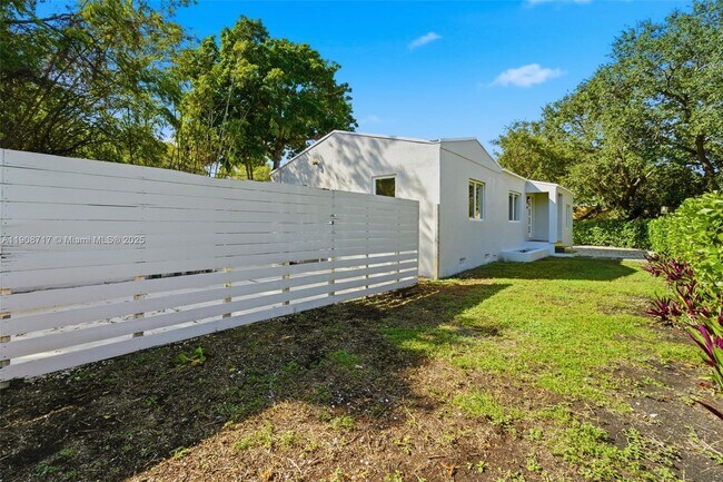 Building Photo - 570 NW 49th St