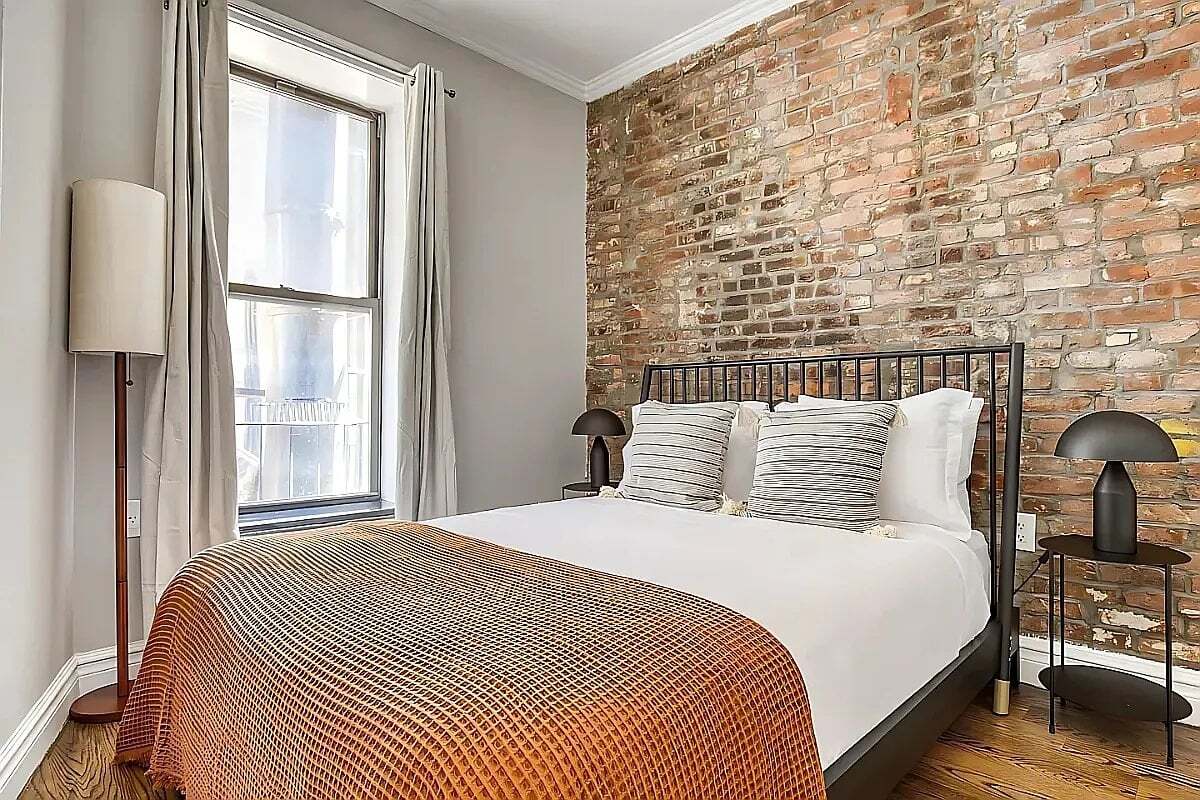 Building Photo - 202 E 13th St
