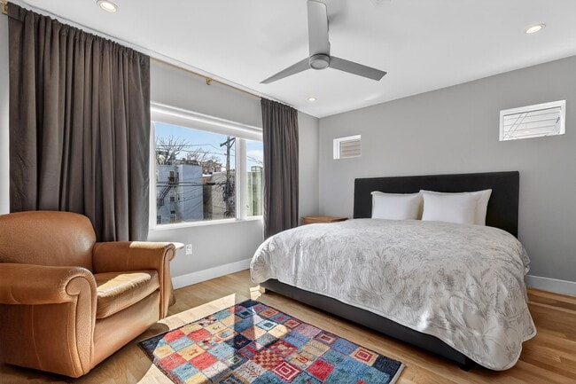 Building Photo - 303 4th St