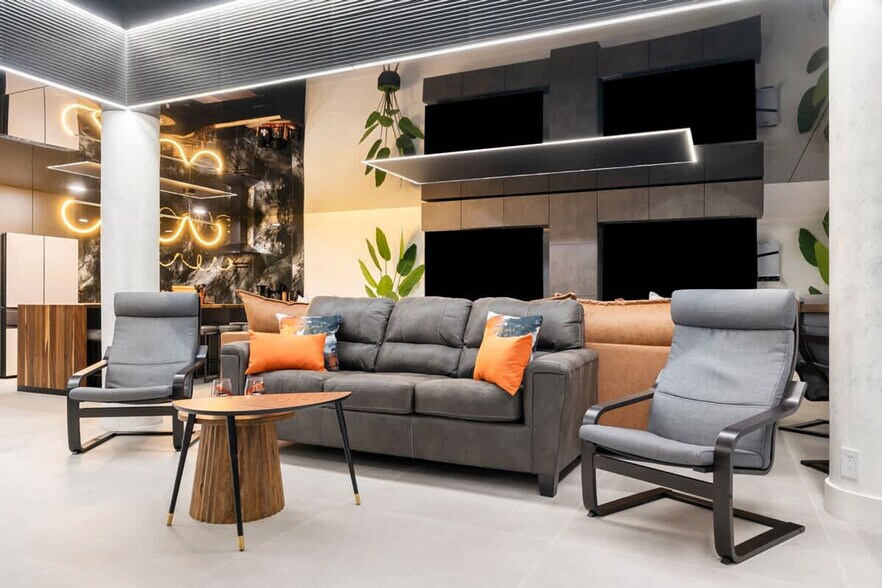 Building Photo - 8743 Thomas Dr