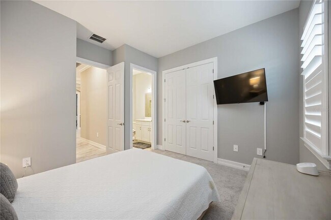 Building Photo - 645 Maraviya Blvd