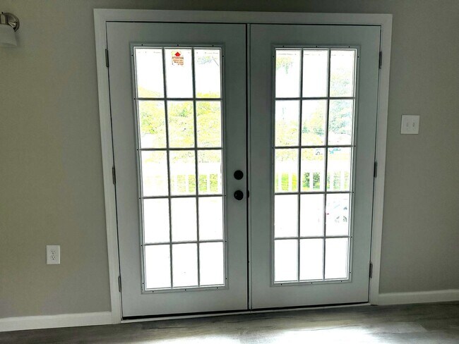 Building Photo - 607 New River Dr