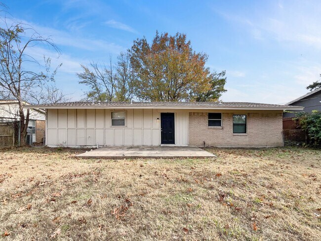 Building Photo - Coming Soon! 4 BR/1BA | Newly Renovated Single Family Home | New Upgrades & Spacious Yard|In Mesq...