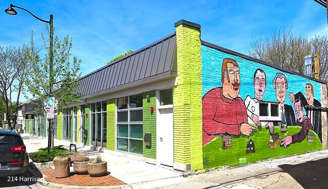 Primary Photo - 214 Harrison St
