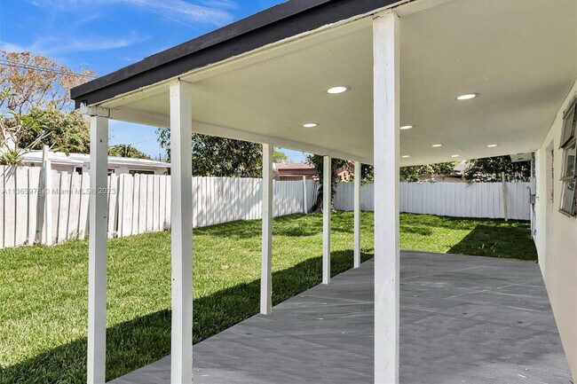 Building Photo - 1150 SW 46th Ave