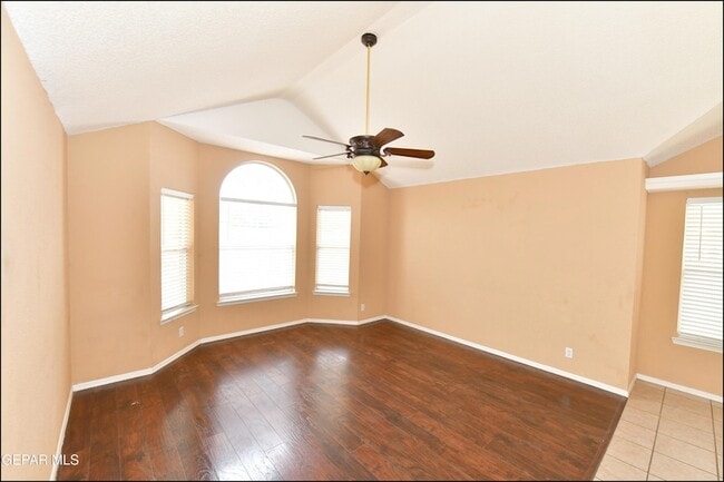 Building Photo - 7737 Plaza Azul Rd