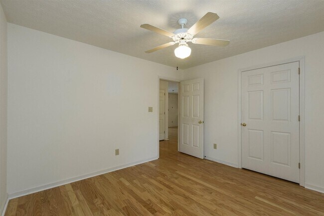 Building Photo - 566 Autumndale Dr