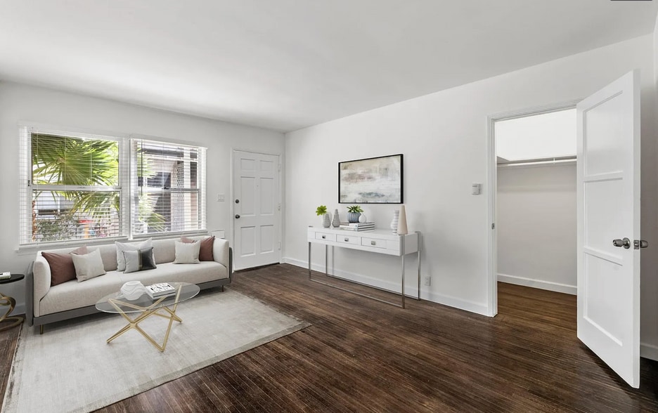 Building Photo - 5427 Kinston Ave