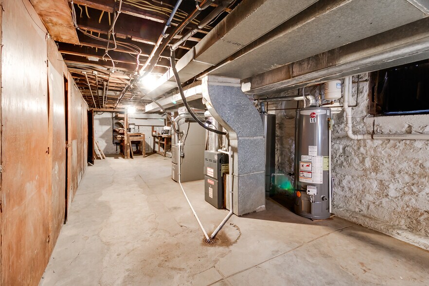 Building Photo - 4622 Shenandoah Ave