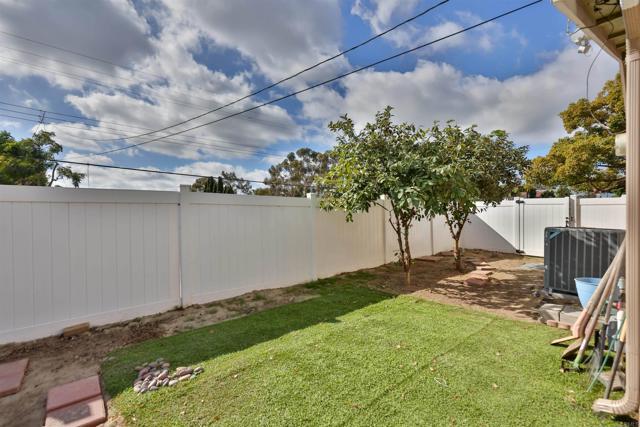 Building Photo - 893 Crest Dr