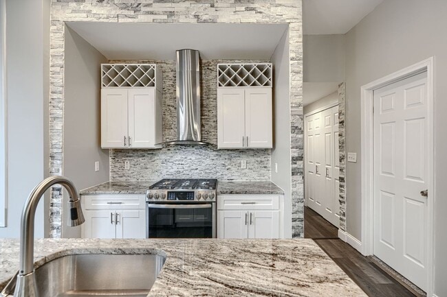 Building Photo - 4012 Fernhill Ave