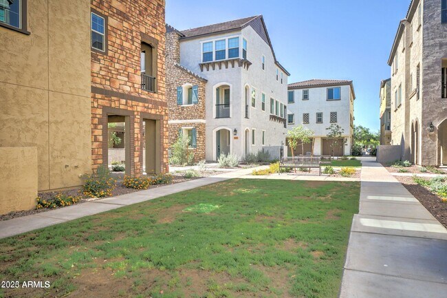 Building Photo - 1717 E Dogwood Ln