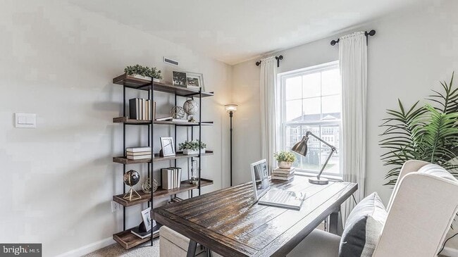 Building Photo - 284 Macoun Way