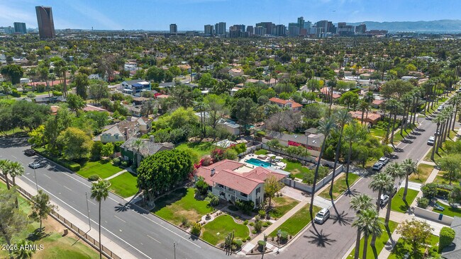 Building Photo - 1021 W Encanto Blvd