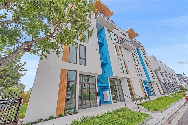 Building Photo - 1558 4th St