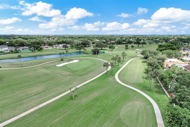 Building Photo - 15547 Braemar Ct